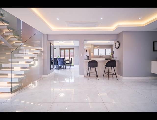 3 BEDROOM TOWNHOUSE FOR SALE IN IZINGA RIDGE
